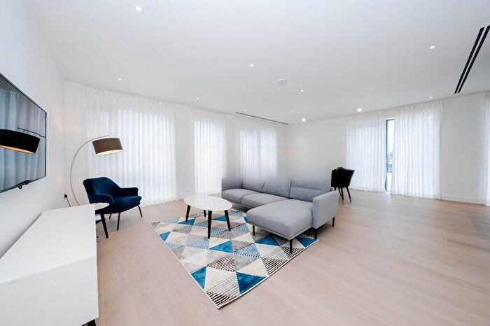 4 Bedroom Apartment To Rent In Beaufort Square, London, NW9