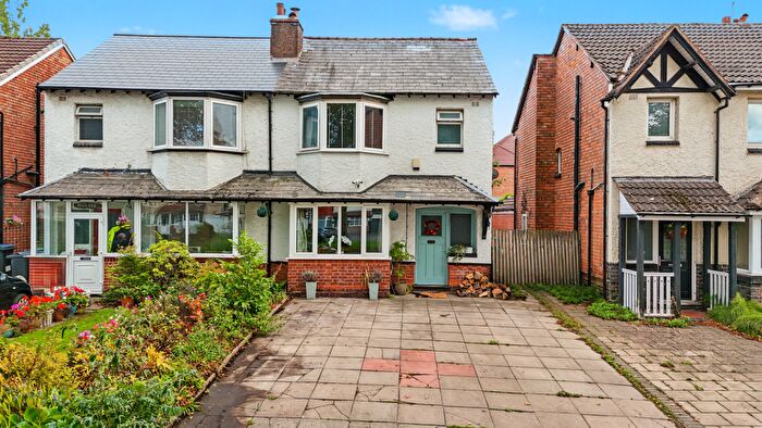 3 Bedroom Semi Detached House For Sale In Highfield Road, Hall Green, Birmingham, B28