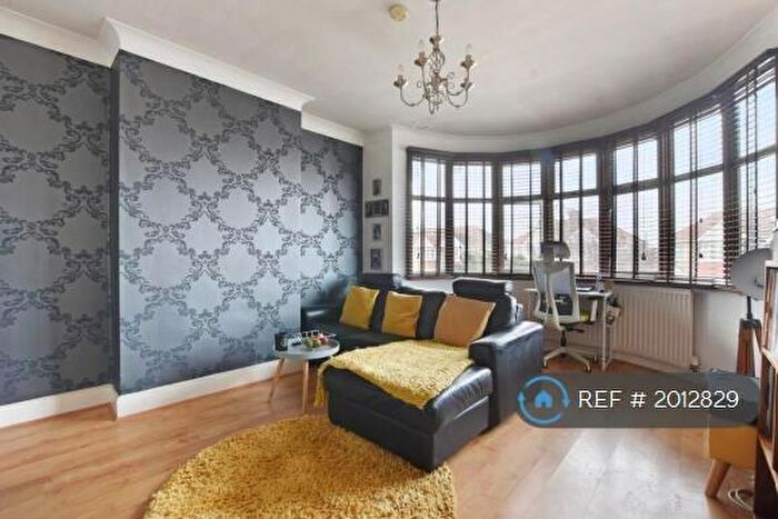 1 Bedroom Flat To Rent In Imperial Drive, Harrow, HA2