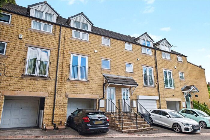 3 Bedroom Town House For Sale In Sugar Lane, Dewsbury, West Yorkshire, WF12