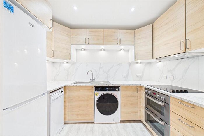 2 Bedroom Apartment To Rent In Commonwealth Drive, Three Bridges, Crawley, West Sussex, RH10