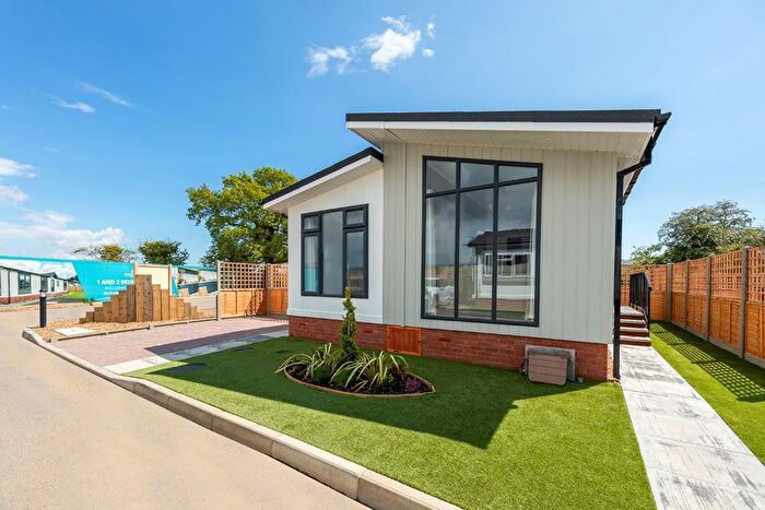 2 Bedroom Mobile/park Home For Sale In Milton Street, Saltburn-By-The-Sea, TS12