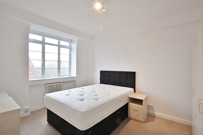 2 Bedroom Flat To Rent In Latymer Court, Hammersmith Road, Hammersmith, W6