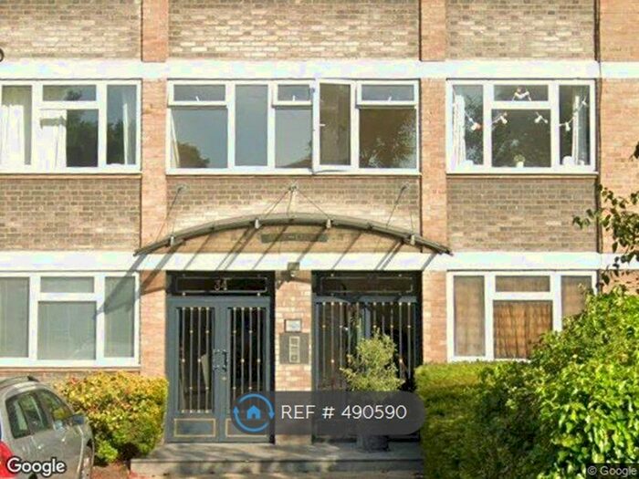 Studio To Rent In Avon Court, London, SW15