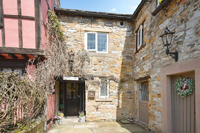 2 Bedroom Cottage For Sale In King Street, Bakewell, DE45