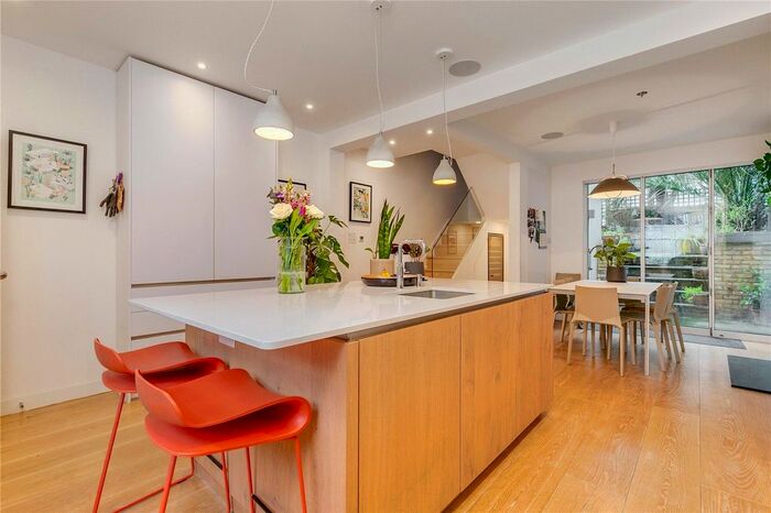 3 Bedroom Property To Rent In St. Paul Street, Angel, N1