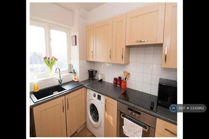 2 Bedroom Flat To Rent In Heath Court Road Stanley Close, New Eltham, SE9