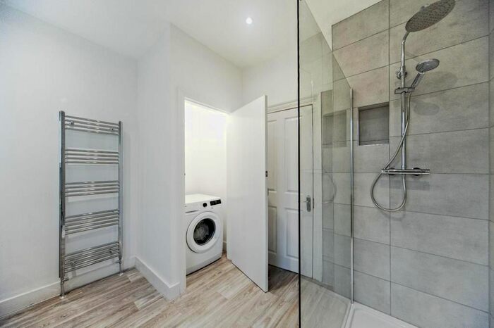 2 Bedroom Flat To Rent In Harbut Road, London, SW11