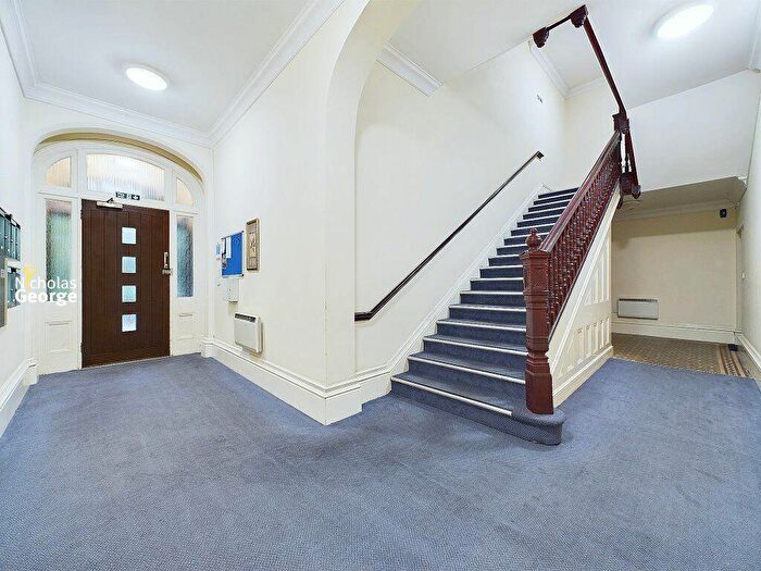 2 Bedroom Flat To Rent In Manor House, Wake Green Rd, Moseley, B13