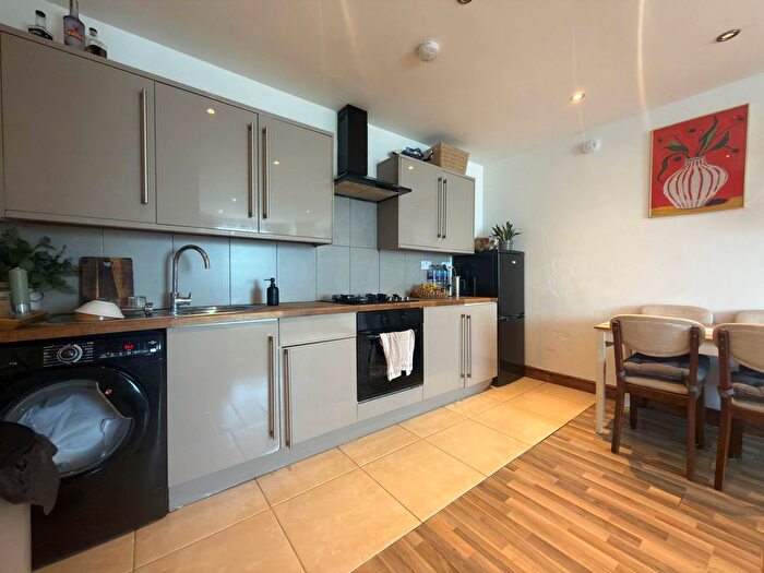 2 Bedroom Flat To Rent In East Barnet Road, Barnet, EN4