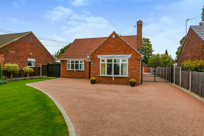 3 Bedroom Detached Bungalow For Sale In Brigg Road, Messingham, Scunthorpe, DN17