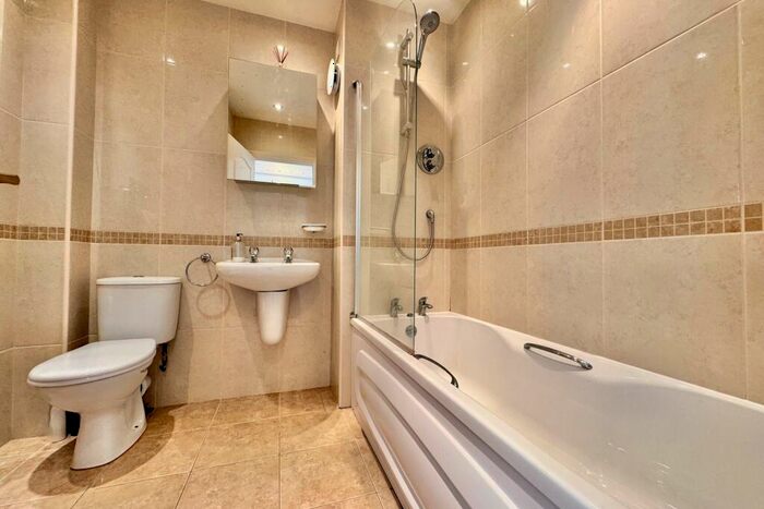 2 Bedroom Flat For Sale In Park Road, Swanage, BH19