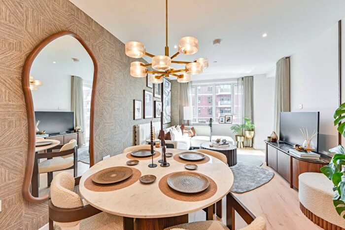 2 Bedroom Flat For Sale In Lombard Square, Plumstead, SE28