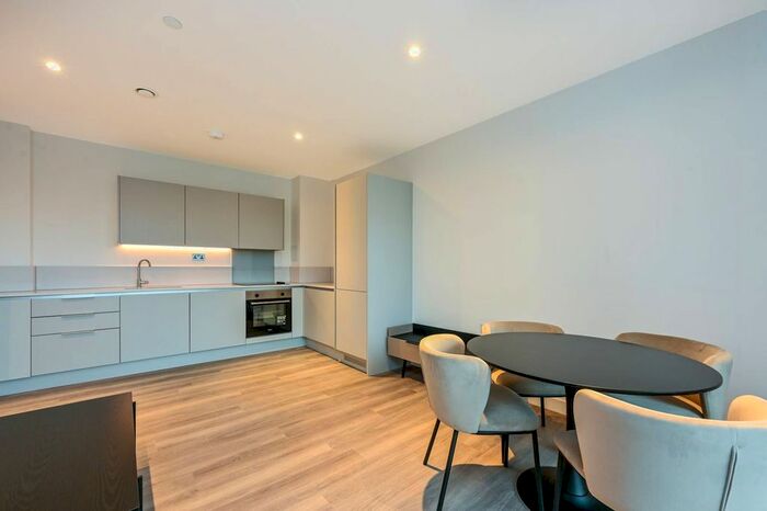 2 Bedroom Flat To Rent In The Mint, Guildford, GU1