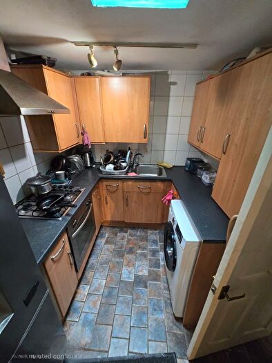 2 Bedroom Bungalow To Rent In Richmond Road, Kingston Upon Thames, KT2