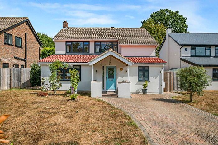 4 Bedroom Detached House For Sale In Wistaria Close, Orpington, BR6