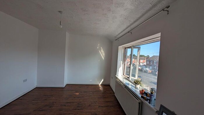 3 Bedroom End Of Terrace House To Rent In Hornsey Road, Kingstanding, B44
