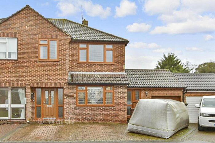 3 Bedroom Semi-Detached House For Sale In Racefield Close, Shorne, Gravesend, Kent, DA12