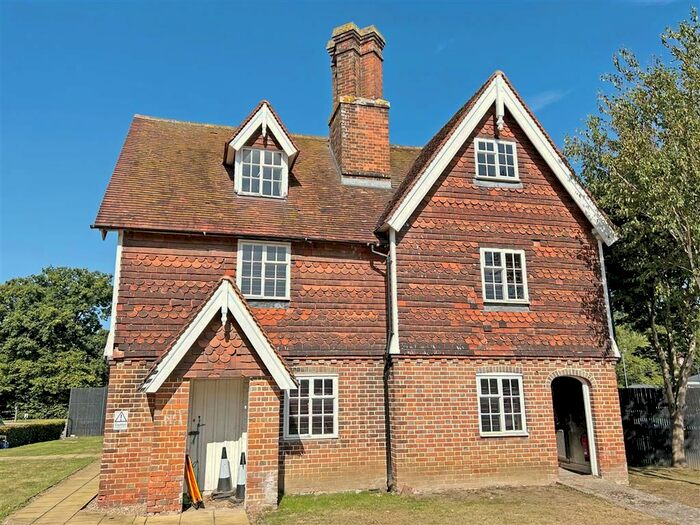 3 Bedroom Semi-Detached House For Sale In Five Oak Green Road, Tonbridge, TN11