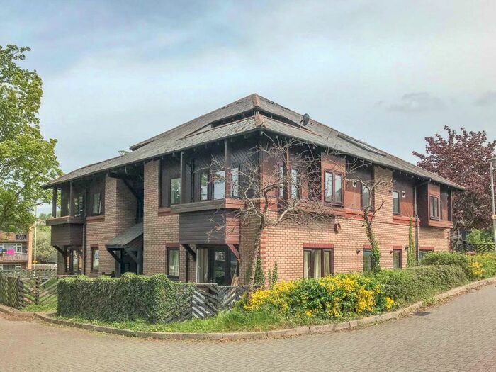 1 Bedroom Flat To Rent In Gossoms Ryde, Berkhamsted, HP4