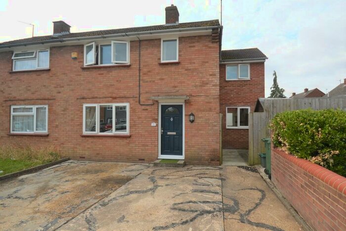 3 Bedroom Semi-Detached House To Rent In Masefield Road, Braintree, CM7