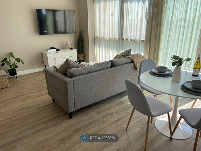 2 Bedroom Flat To Rent In The Glass House, Hull, HU1