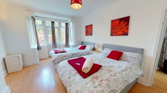 5 Bedroom Semi-Detached House To Rent In St Anns Road, Headingley, Leeds, LS6