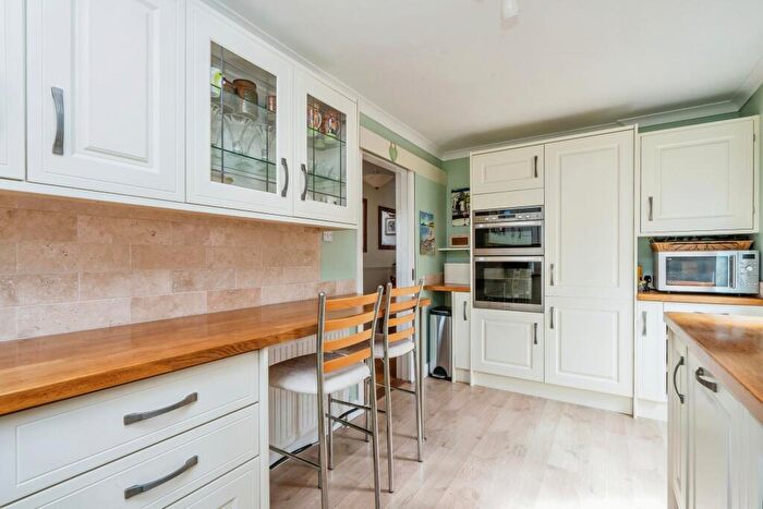 4 Bedroom Detached House For Sale In Oaklands Grove, Waterlooville, PO8