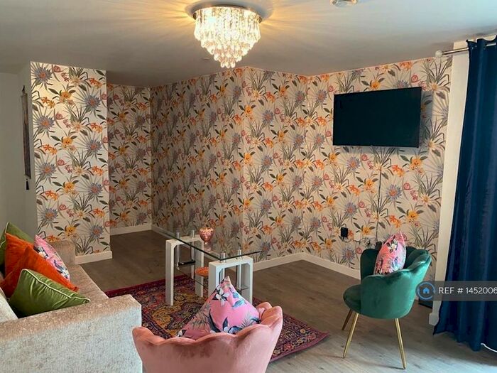 2 Bedroom Penthouse To Rent In Broadway, Peterborough, PE1