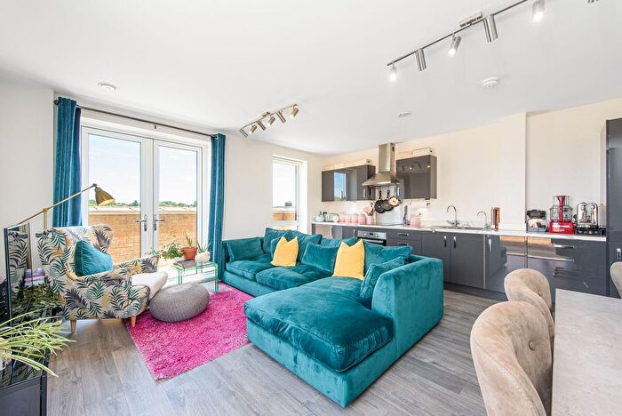 2 Bedroom Flat For Sale In Trobridge Parade, Edgware, London, NW9