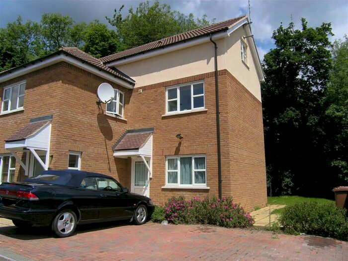 2 Bedroom Flat To Rent In Stevenage, Herts, SG2