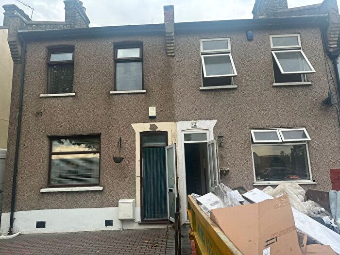 2 Bedroom Terraced House To Rent In New Road, Rainham, RM13