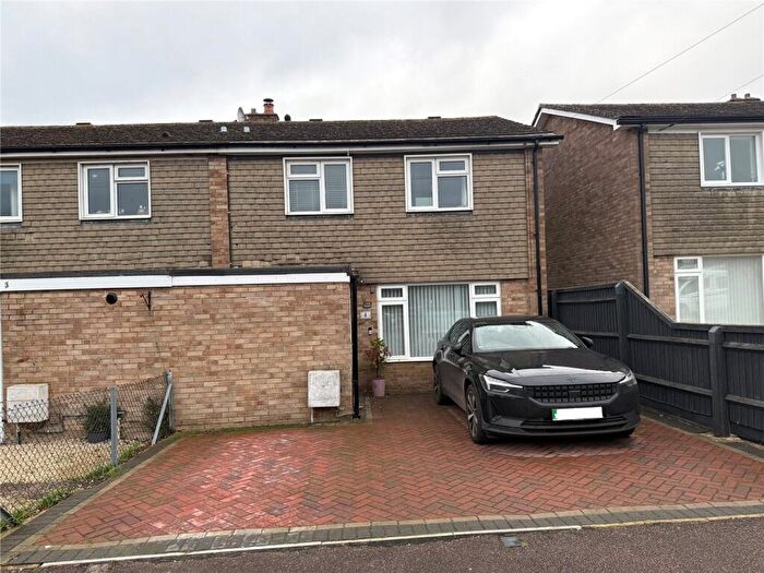 3 Bedroom End Of Terrace House For Sale In Chandler Close, Bampton, Oxfordshire, OX18