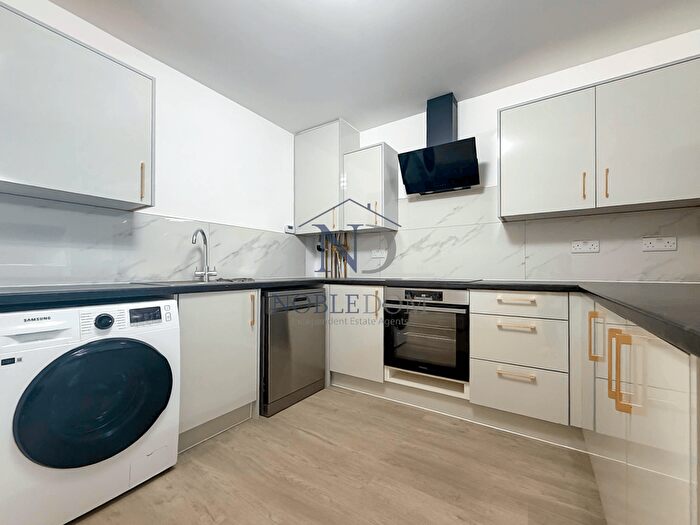 2 Bedroom Flat To Rent In Parkfield Road, TW13