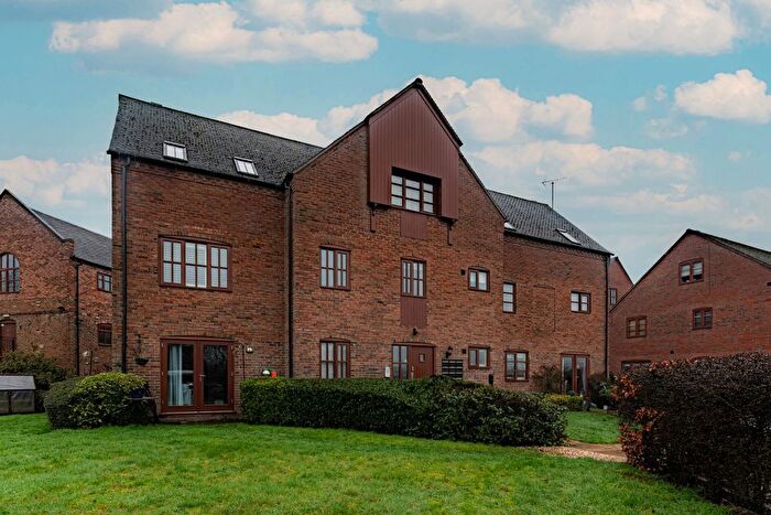 2 Bedroom Flat For Sale In Arden Mews, Kingsbury, B78