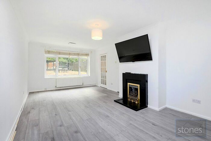 3 Bedroom Terraced House To Rent In Elmshurst Crescent, London, N2