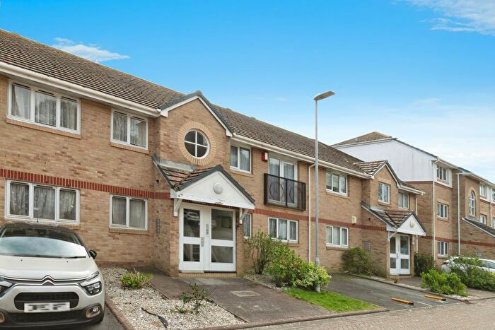 2 Bedroom Flat For Sale In Lovat Mead, St. Leonards-On-Sea, East Sussex, TN38