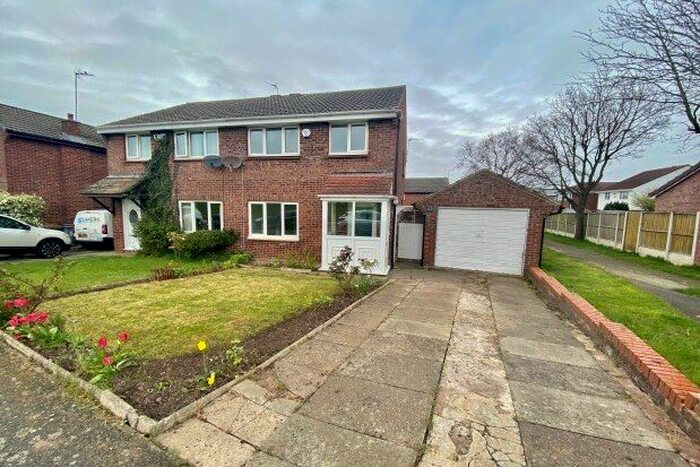 3 Bedroom Semi-Detached House To Rent In Bromsgrove Road, Wirral, CH49