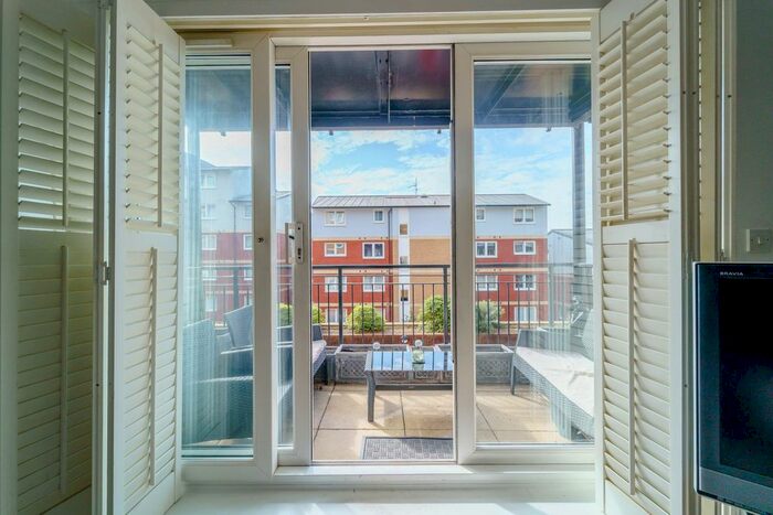 2 Bedroom Flat To Rent In Penn Place, Northway, Rickmansworth, WD3
