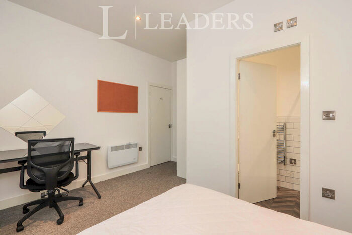 4 Bedroom Flat To Rent In Rockingham Lane, Sheffield, South Yorkshire, S1
