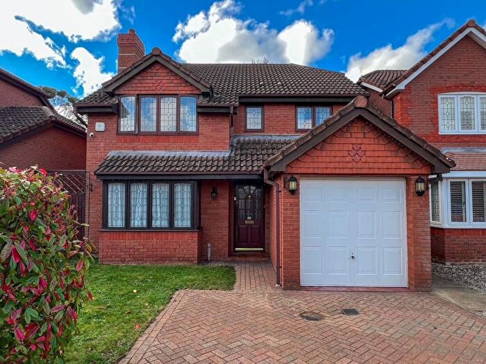 4 Bedroom Detached House For Sale In Hollingworth Close, West Molesey, KT8
