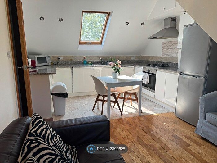 2 Bedroom Flat To Rent In Westbere Road, London, NW2