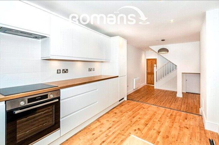 2 Bedroom Flat To Rent In Peascod Street, Windsor, Berkshire, SL4