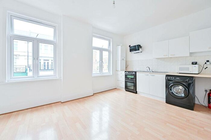 2 Bedroom Flat To Rent In Lordship Lane, East Dulwich, London, SE22