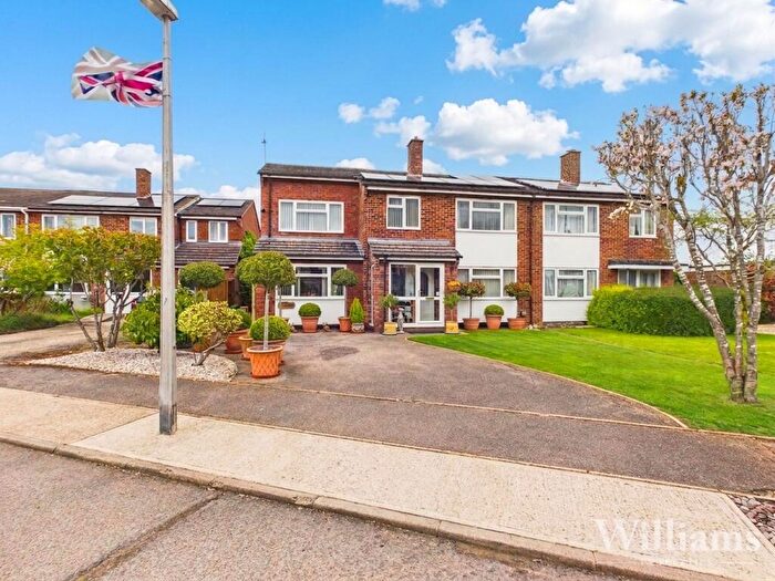 4 Bedroom Semi Detached House For Sale In Raven Crescent, Westcott, HP18