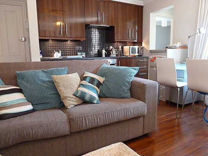 1 Bedroom Flat To Rent In Linkfield Street, Redhill, RH1