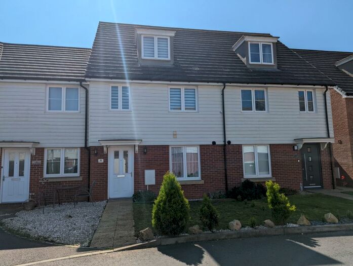 4 Bedroom Town House To Rent In Redstart Avenue, Maidstone, ME15