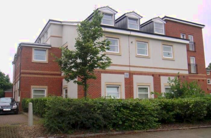 2 Bedroom Apartment To Rent In Russet Drive, St. Albans, AL4