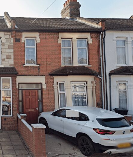 Detached House To Rent In Ilford, IG1