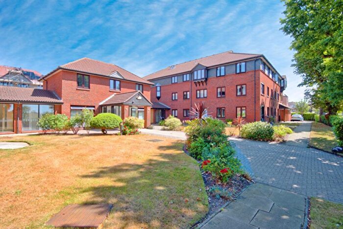 1 Bedroom Flat For Sale In Imperial Avenue, Westcliff-On-Sea, Essex, SS0